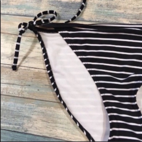 Xhilaration Striped Bikini Bottoms - Picture 2 of 4